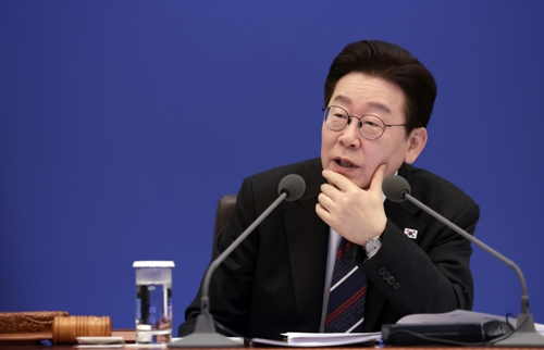 이재명 대통령이 지난 24일 청와대에서 열린 국무회의에서 발언하고 있는 모습. [연합뉴스]