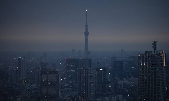 지난 6월 27일 일본 도쿄도청 전망대에서 스카이트리와 도쿄의 빌딩숲이 보이고 있다. 사진은 기사와 무관함. AP연합뉴스