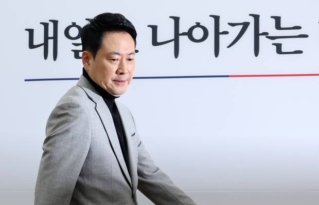 이동해 기자 = 장동혁 국민의힘 대표가 26일 국회에서 열린 최고위원회의에 입장하고 있다. 연합뉴스