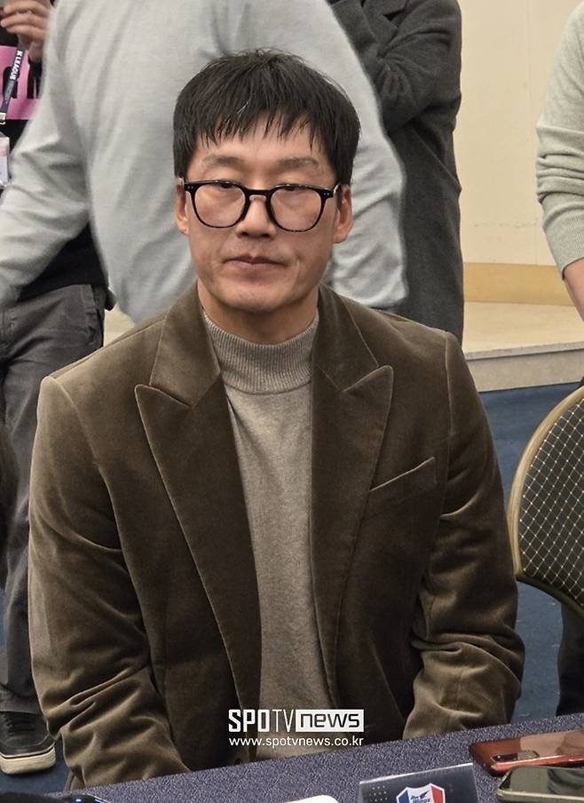 ▲ 이정효 수원삼성 감독이 25일 서울 서대문구 스위스그랜드호텔에서 열린 2026시즌 K리그2 개막 미디어데이에서 각오를 밝히고 있다.