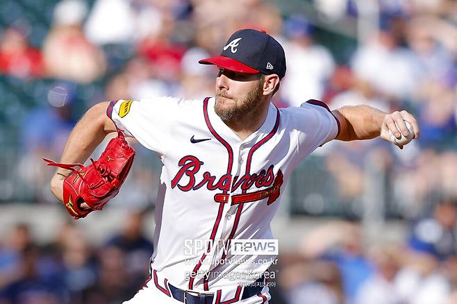 ▲ 애틀랜타와 2027년 연봉 2700만 달러, 2028년 팀 옵션 3000만 달러에 재계약한 크리스 세일. 세일의 잔류로 애틀랜타는 사치세를 감수하지 않는 이상 기존 선수들의 연봉을 비워내야 한다