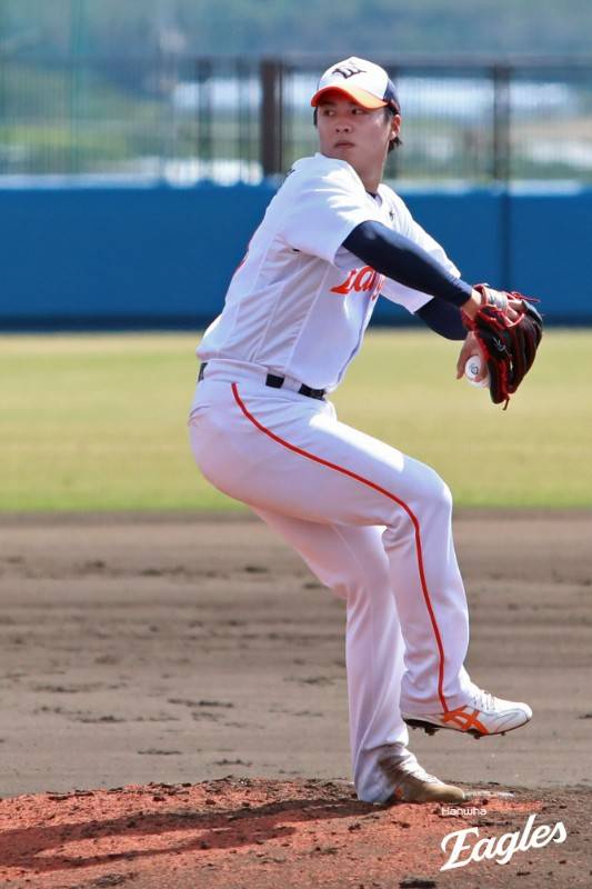 ▲ 왕옌청은 26일 일본 오키나와 나고 시영구장에서 열린 일본프로야구 니혼햄 파이터스 2군과 연습경기에 선발 등판해 3이닝 2피안타 무4사구 3탈삼진 무실점으로 호투하며 순조로운 시즌 준비 태세를 알렸다. 투구 수는 33개로 경제적이었다. ⓒ한화이글스