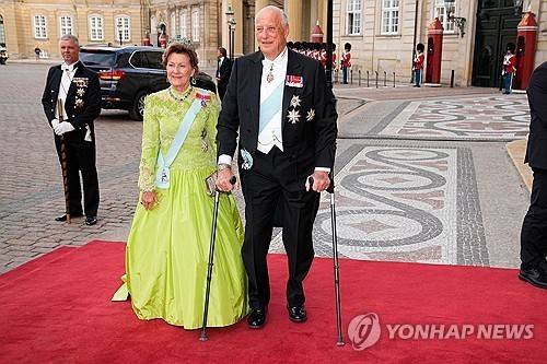 유럽 최고령 군주인 하랄 5세(오른쪽) 노르웨이 국왕와 소냐 왕비 [AP 연합뉴스 자료사진. 재판매 및 DB 금지]