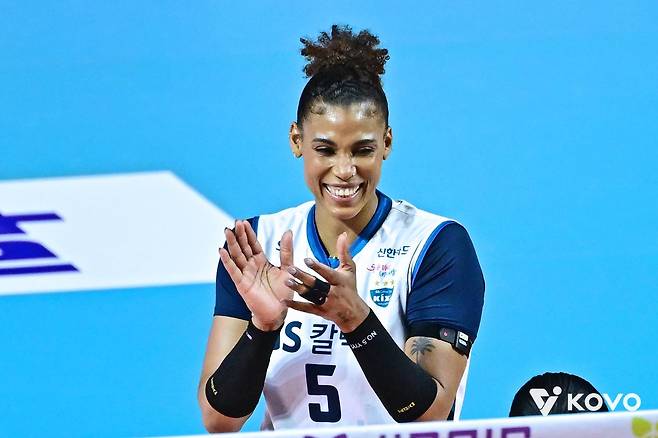 득점 후 기뻐하는 GS칼텍스의 실바 [한국배구연맹 제공. 재판매 및 DB 금지]