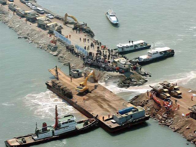 새만금 간척사업 최종 물막이 공사 모습./사진=현대건설 홈페이지 갈무리