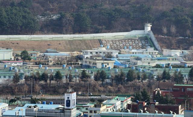 지난해 9월 미결수 사망 사건이 발생한 부산 사상구 주례동 부산구치소 전경. 정종회 기자 jjh@