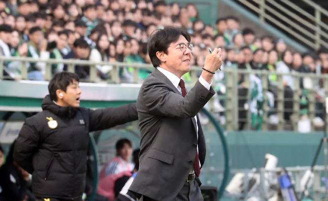 올 시즌 강력한 우승후보로 주목받는 대전하나시티즌의 황선홍 감독. 사진=연합뉴스