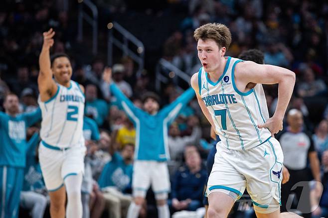 NBA 살럿 신인 크니플(오른쪽).ⓒ 로이터=뉴스1