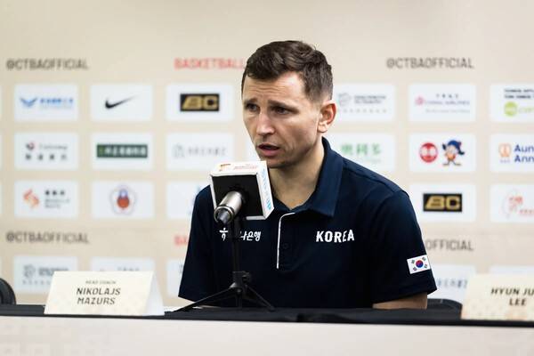 니콜라이스 마줄스 감독. /사진=FIBA