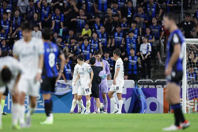 인천축구전용경기장/ K리그1/ 인천유나이티드 vs FC서울/ 서울 백종범, 단체/ 경기 종료/ 눈물/ 사진 정재훈