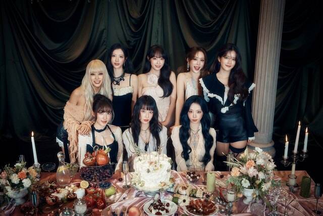 그룹 우주소녀의 다영 보나 수빈 연정 엑시 여름 설아 은서(왼쪽 위부터 시계방향)가 25일 10주년 기념 싱글 'Bloom hour'를 발표했다./스타쉽 엔터테인먼트