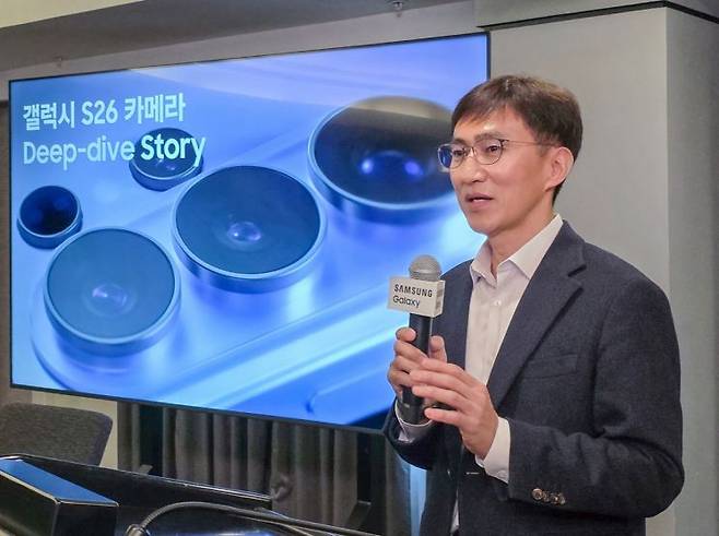 조성대 삼성전자 부사장(MX사업부 비주얼솔루션팀장)이 25일(현지시간) 미국 샌프란시스코에서 진행된 갤럭시 카메라 혁신 브리핑에서 설명하고 있다. 삼성전자 제공