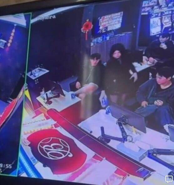 대만 스프링캠프에서 롯데 자이언츠 선수들이 지난 12일 현지 불법 도박장을 출입한 모습,/온라인 커뮤니티 캡처