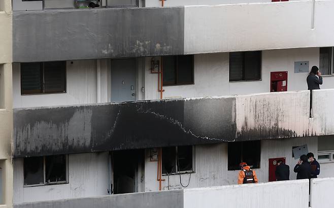 강남 대치동 은마아파트 화재 현장 감식. /연합뉴스