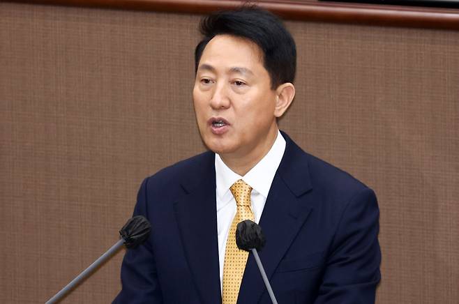 오세훈 서울시장이 24일 오후 서울 중구 서울시의회에서 열린 334회 임시회 개회식에서 인사말을 하고 있다. 뉴스1