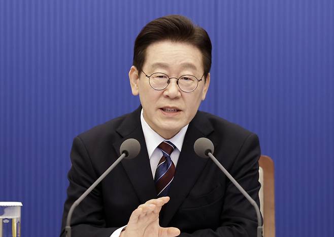 이재명 대통령이 26일 청와대에서 열린 수석보좌관회의에서 발언하고 있다. 뉴시스