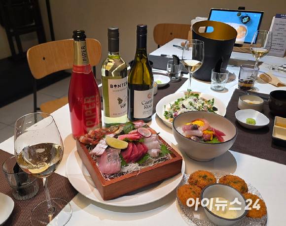 아영FBC가 와식주에서 화이트와인3종과 다양한 음식의 페어링을 제안했다. [사진=구서윤 기자]