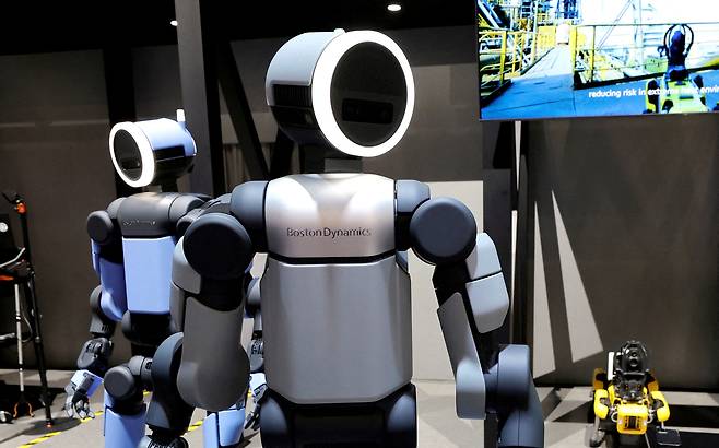 Boston Dynamics Atlas robots are displayed in the Hyundai Motor Group booth during CES 2026 in Las Vegas, Nevada on Jan. 6. [REUTERS/YONHAP]