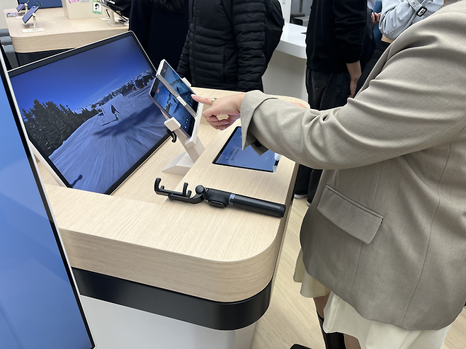 ‘슈퍼 스테디’ 존에서는 이동 중이거나 손떨림이 있는 상황에서도 화면을 안정적으로 유지하며 촬영할 수 있다. [안서진 기자]