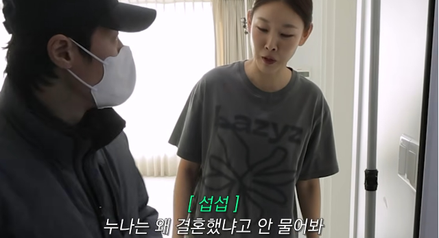 모델 한혜진이 결혼 이야기를 꺼냈다가 스스로 민망해했다. 사진=유튜브 채널 ‘한혜진 Han Hye Jin’