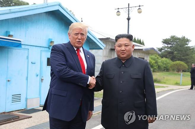 지난 2019년 판문점서 만난 북미 정상  [연합뉴스 자료사진]