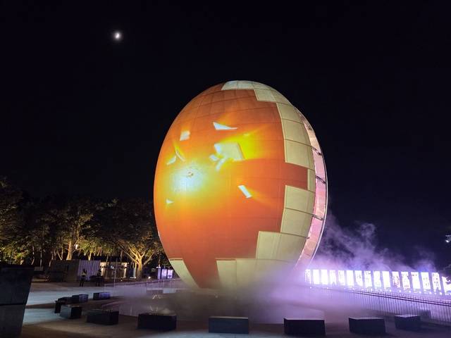 경주엑스포의 기념관과 함께 포스트 APEC 전략사업의 인프라로 주목받는 보문광장의 조형물. 강시일 기자