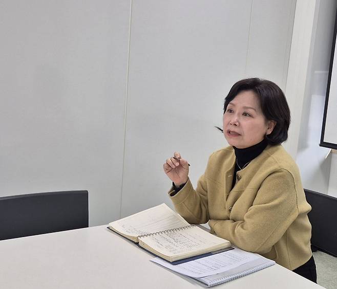 지난 9일 경기 안양시 메리츠화재 안양본부에서 한성자(55) 지점장이 인터뷰하고 있다. 구정하 기자