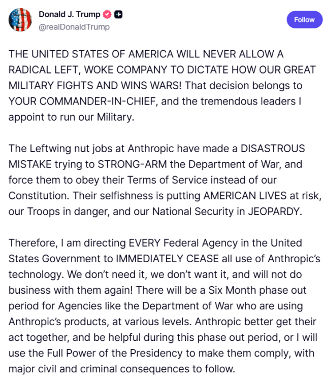 트럼프 대통령은 27일(현지시각) 사회관계망서비스(SNS) 트루스소셜에 “미국은 절대로 급진 좌파적인 ‘워크’(woke·진보적 가치를 강요하는 행위에 대한 비판적 용어) 기업이 우리 위대한 군이 어떻게 전쟁에서 싸우고 승리해야 하는지를 좌지우지하게 허용하지 않을 것”이라고 적었다. [트루스소셜 갈무리]