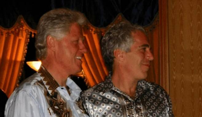 빌 클린턴 전 미국 대통령(왼쪽)과 제프리 엡스타인이 함께 찍힌 사진.[로이터]