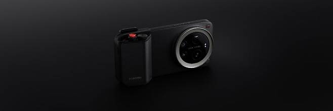 [바르셀로나(스페인)=뉴시스] 샤오미가 샤오미 17 울트라 전용 액세서리인 '포토그래피 키트'를 함께 선보인다. (사진=샤오미 제공) *재판매 및 DB 금지