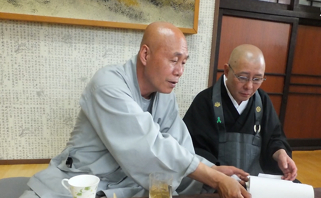 종걸 스님과 이치노헤 스님