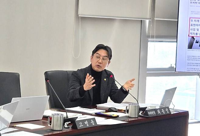 ▲ 29일 성남도시공사 이희석 사장을 강하게 질타하는 성남시의회 최종성 의원.