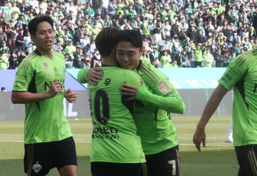 1일 전북 전주월드컵경기장에서 열린 하나은행 K리그1 2026 1라운드 전북 현대와 부천 FC의 경기. 후반전 전북 이동준이 골을 넣은 뒤 세리머니하고 있다. 연합뉴스 제공