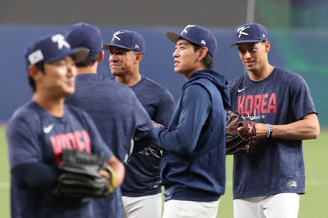 WBC 훈련 돌입한 이정후-저마이 존스-셰이 위트컴.(사진=연합뉴스)