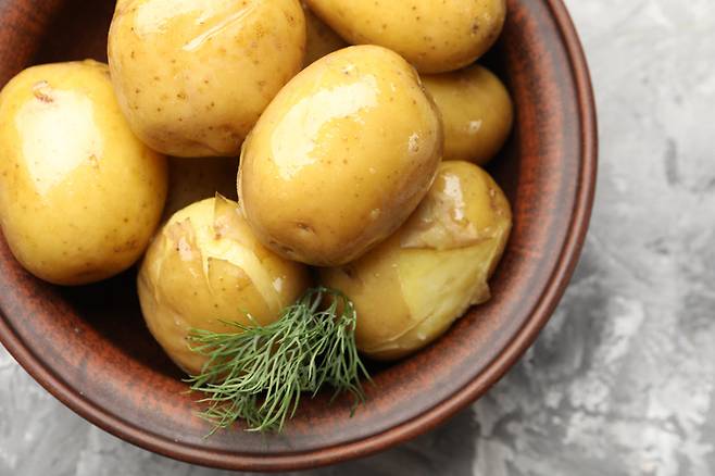 식힌 감자는 저항성 전분이 늘어나 살을 뺄 때 도움이 되는 탄수화물 식품으로 꼽힌다. 사진=게티이미지뱅크