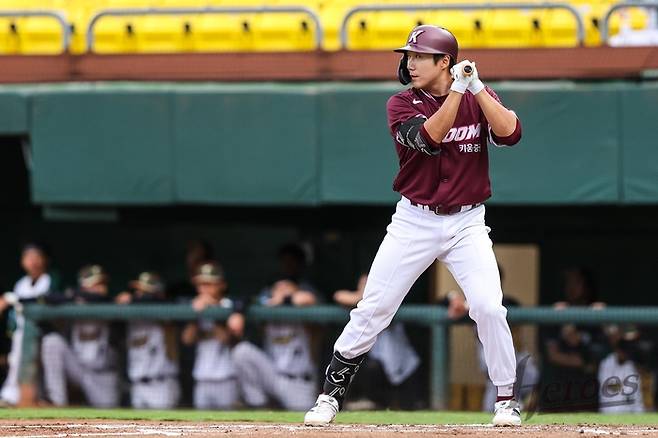 키움 추재현이 27일 대만 가오슝 등청호 야구장에서 열린 타이강과 두 번째 평가전에서 타격하고 있다. 사진 | 키움 히어로즈