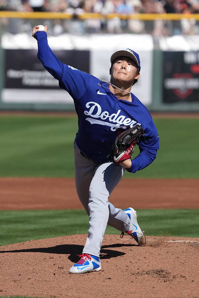 28일 샌프란시스코와 시범경기에 등판한 야마모토. 연합뉴스