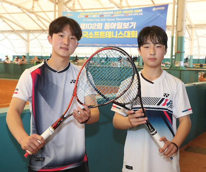 곽율이 중학생 시절 같은 정구선수 둘째형 곽겸과 나란히 동아일보기 전국정구대회에 출전했다. 채널에이 자료