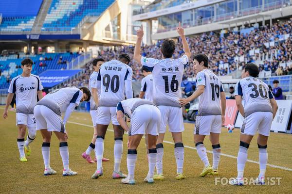 박재용(오른쪽에서 세번째, 서울 이랜드). 서형권 기자