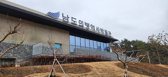 5일 개관을 앞두고 사전 관람 행사를 운영 중인 전남 나주시 남도의병역사박물관.