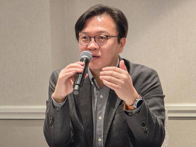 26일 미국 샌프란시스코에서 열린 갤럭시 하드웨어 혁신 브리핑에서 문성훈 삼성전자 MX사업부 하드웨어 담당(부사장)이 기능을 설명하고 있다. 삼성전자 제공