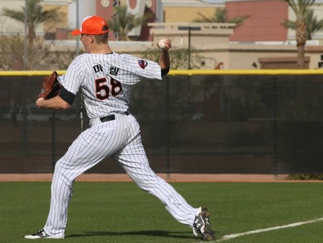 불면증의 아이콘 파커 마켈. 사진=구단 제공리치몬드가 사이판 1차 스프링캠프 첫 날 훈련을 앞두고 선수단과 상견례를 하고 있다.&nbsp;