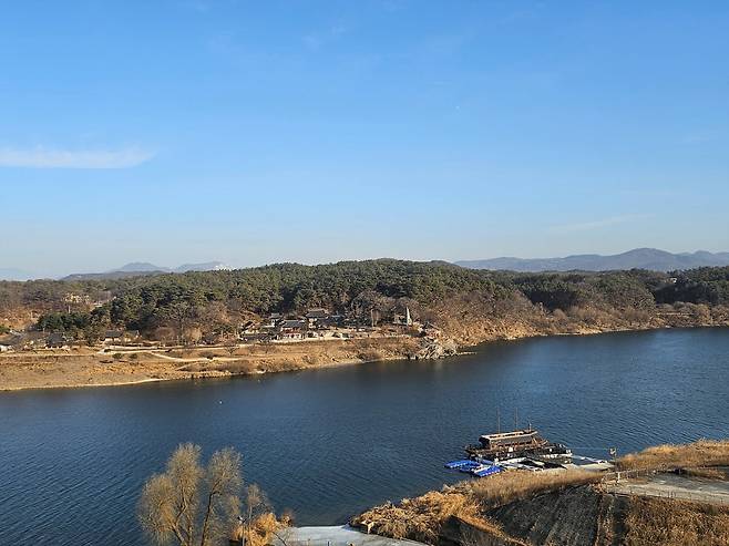 남한강과 신륵사, 황포돛배 유람선(사진=정상미)