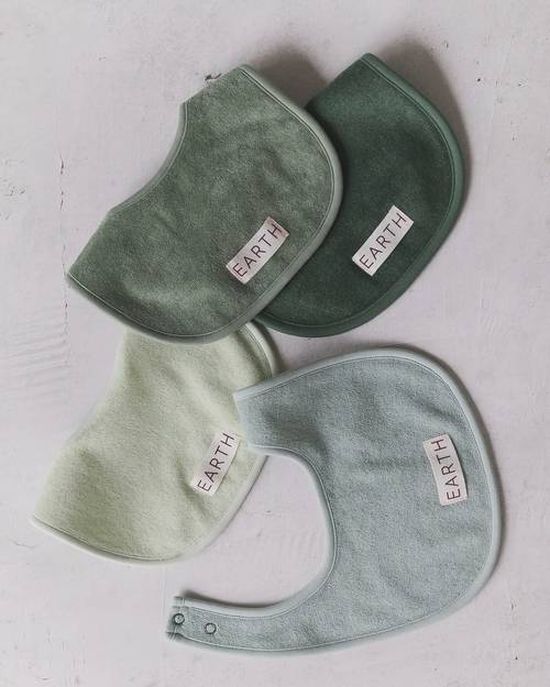 얼스디아카이브의 턱받이. <얼스디아카이브>