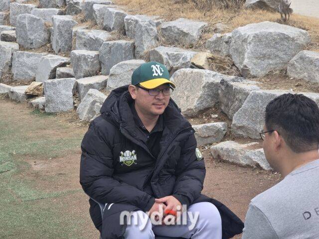 신정익 감독이 일구일행 인터뷰에서 지도자 철학에 대해 이야기하고 있다. /순창 팔덕야구장=심재희 기자