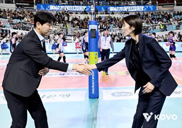 김종민 감독과 요시하라 감독./KOVO