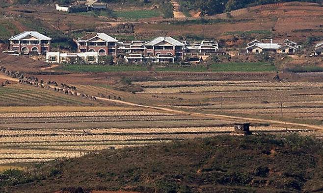 경기도 파주시 오두산 통일전망대에서 북한 황해북도 개풍군 일대가 보이고 있다. 뉴시스