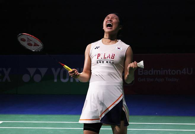 안세영이 지난 1월 인도 뉴델리에서 열린 인도오픈 결승전에서 왕즈이를 꺾은 뒤 크게 포효하고 있다. 로이터연합뉴스