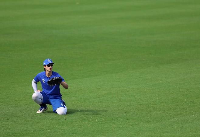 ▲ 이호성. 올해 삼성 라이온즈 필승조의 한 축을 맡을 것이라 예상됐던 투수 이호성이 스프링캠프 도중 오른쪽 팔꿈치에 이상을 느꼈다.&nbsp;이호성은 지난 2월 26일 귀국해 이튿날인 27일 한국 병원 4곳에서 정밀 검진을 실시했다. 오른쪽 팔꿈치 내측인대 부상으로 수술이 필요하다는 소견이 나왔다. 올해 마운드에 설 수 없을 전망이다. ⓒ삼성 라이온즈