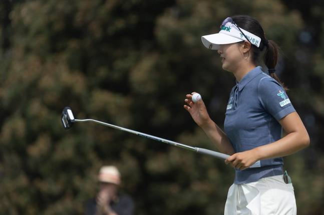 오수민이 1일 유럽여자프로골프투어 포드 위민스 NSW 오픈 최종라운드에서 퍼트를 성공시키고 있다. /사진=LET 제공